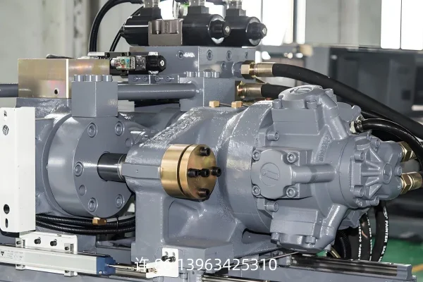 Servo three-plate injection molding machine - 图片 3