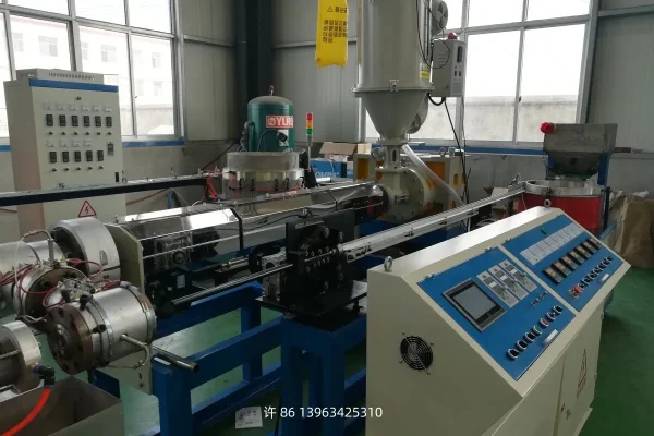 Inner inlaid cylindrical drip irrigation tube equipment